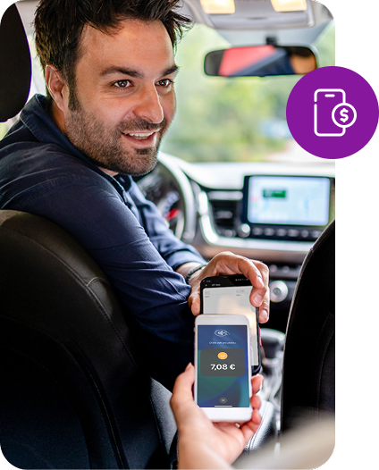 img_SK_mobile_payment_taxi_customer_paying_phone