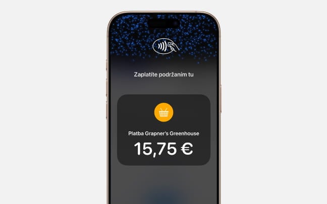 Displej iPhonu s aplikací GP tom a výzvou k bezkontaktní platbě